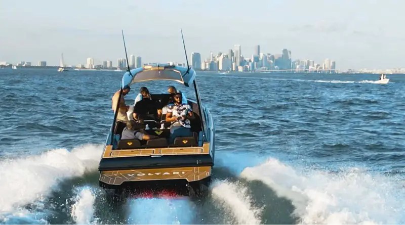 Voltario 260 electric boat and crew off coast of Florida